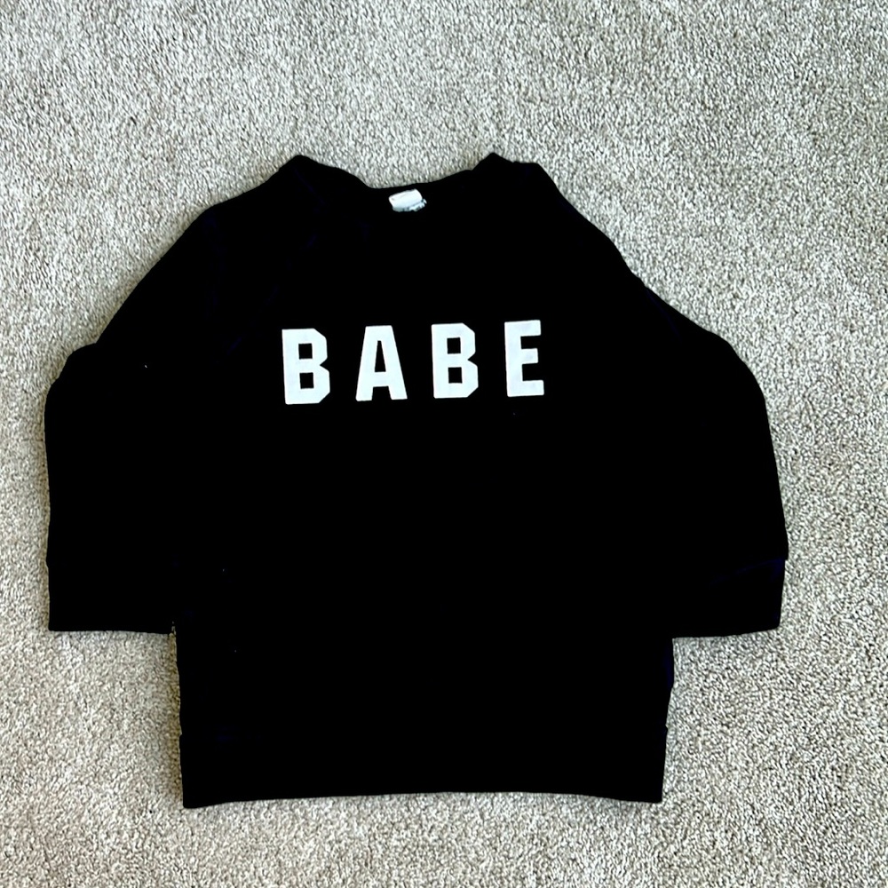 “Babe” Sweatshirt 2T / 24 Mo